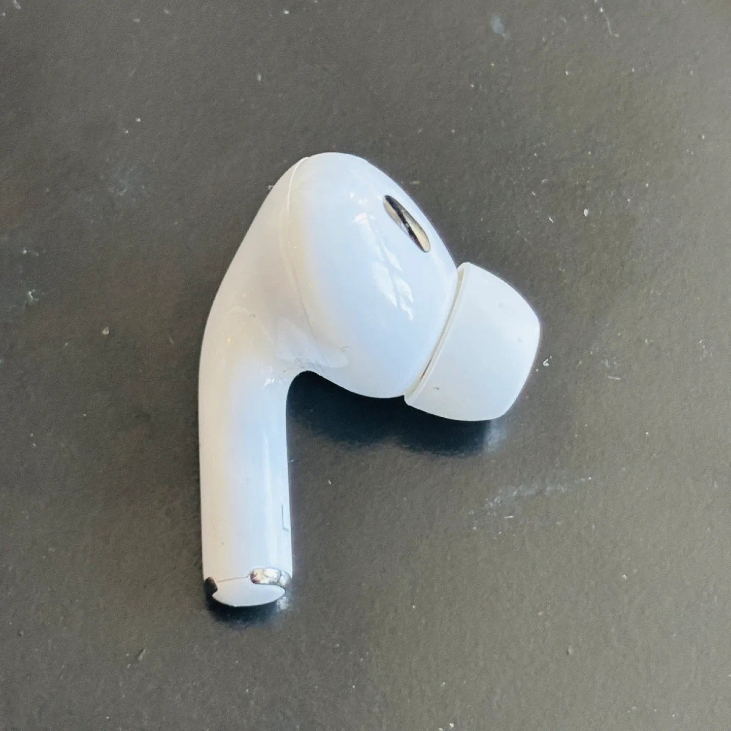 Left Apple AirPod Pro 2 A3084