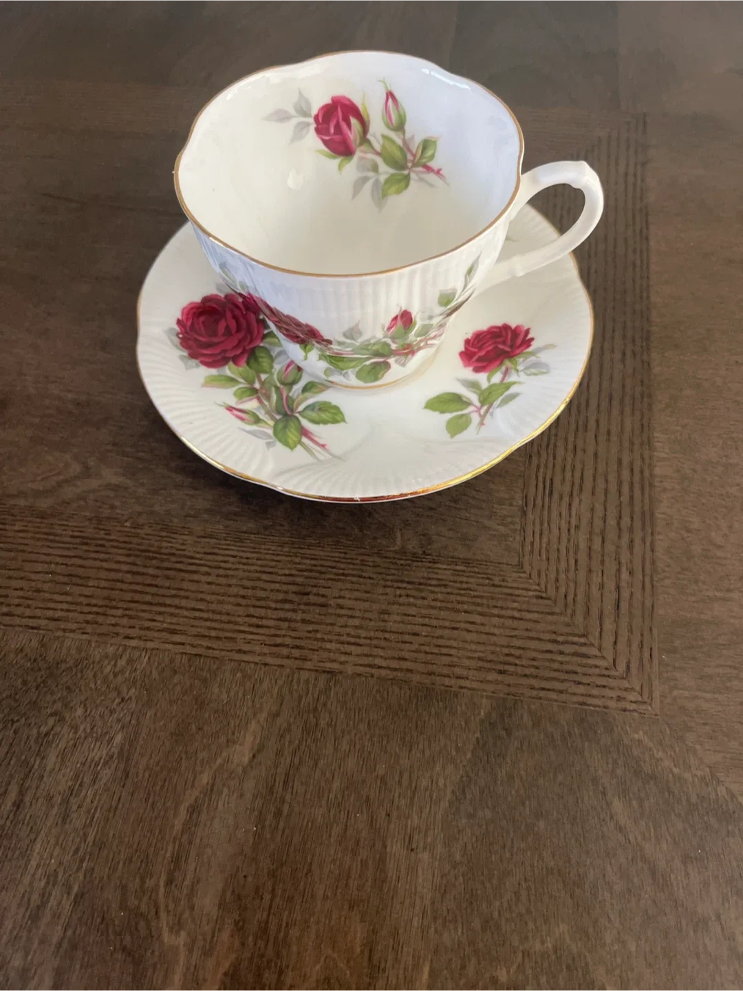 Royal Albert Bone China Canadian Rose Tea Cup & Saucer image indicator(4)