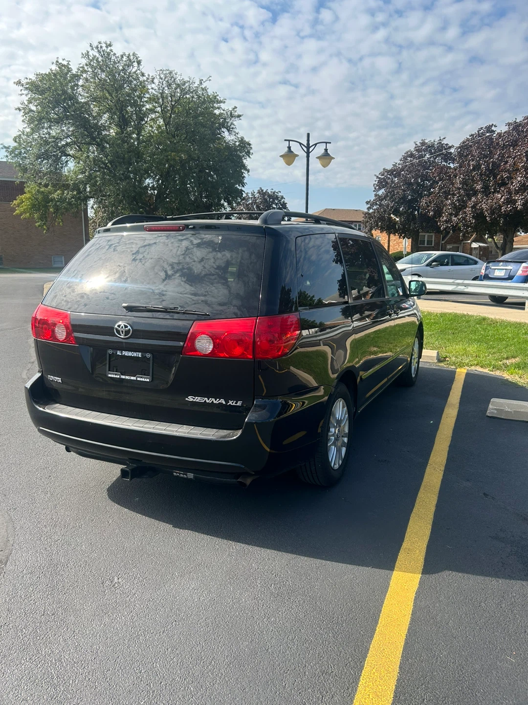 2009 Toyota Sienna XLE Minivan - photo 5