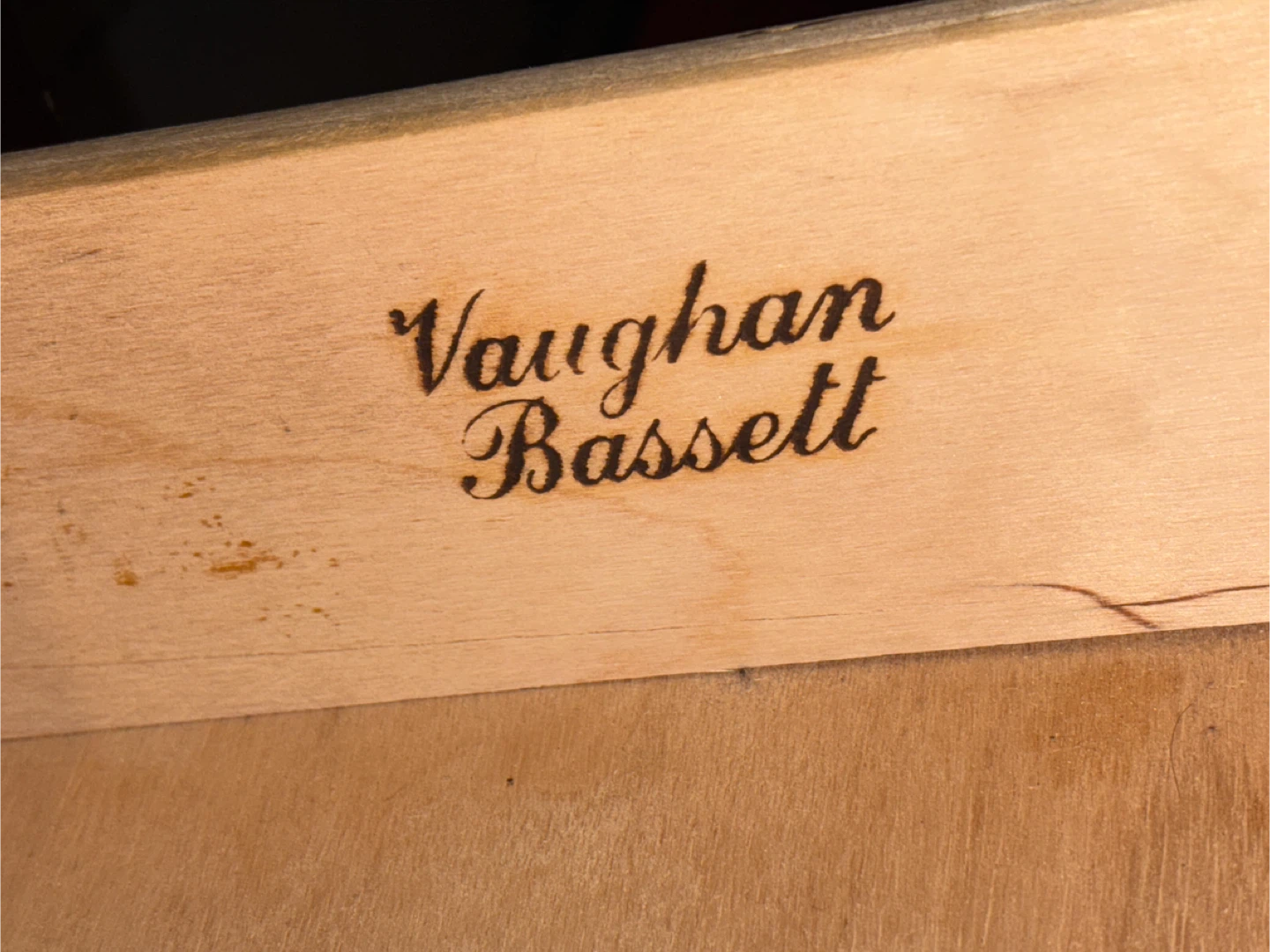 Vaughan Bassett. 3 dressers and mirror best offer - photo 2