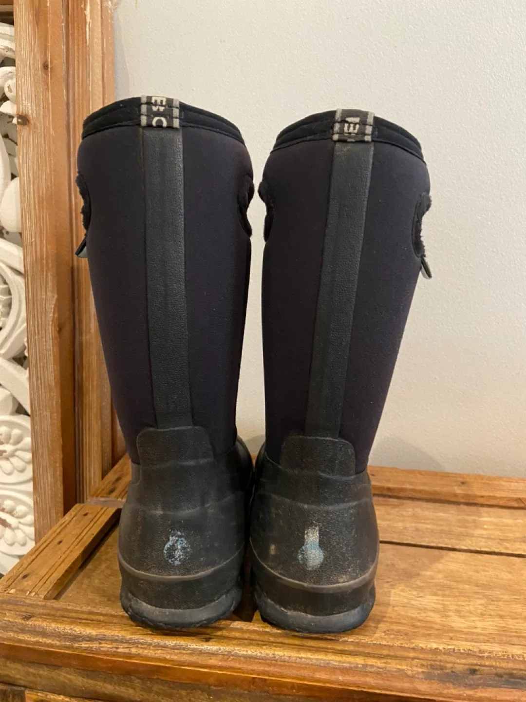 Bogs Winter Boots Size 2 image indicator(2)