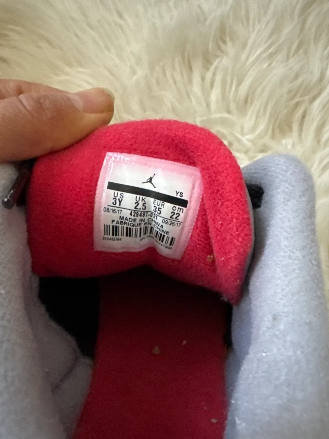 Nike Air Jordan 3 Retro - Size 3Y image indicator(3)