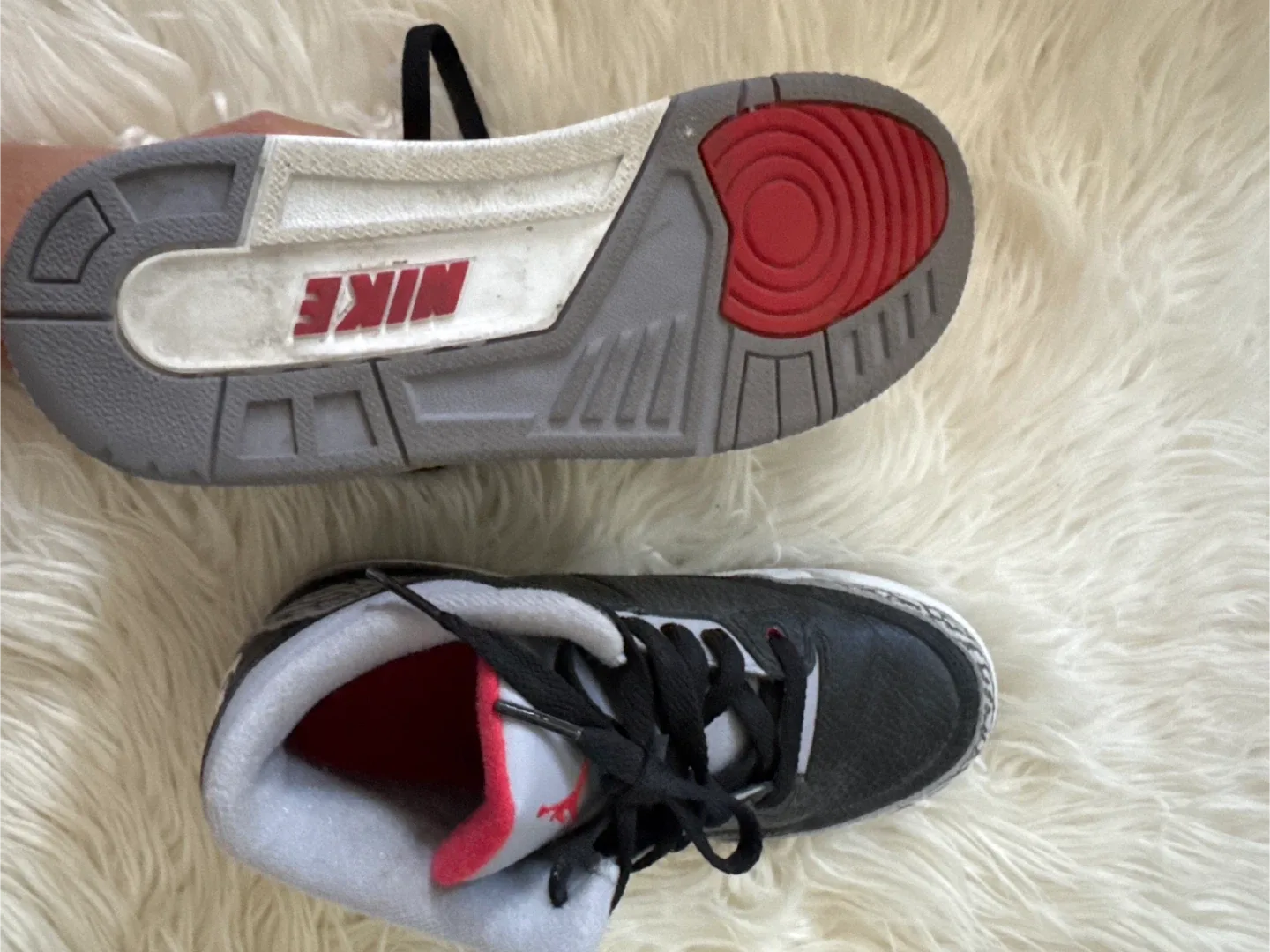 Nike Air Jordan 3 Retro - Size 3Y image indicator(2)