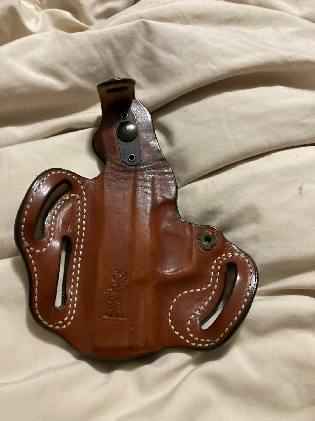 DeSantis 001 P1 Leather Holster