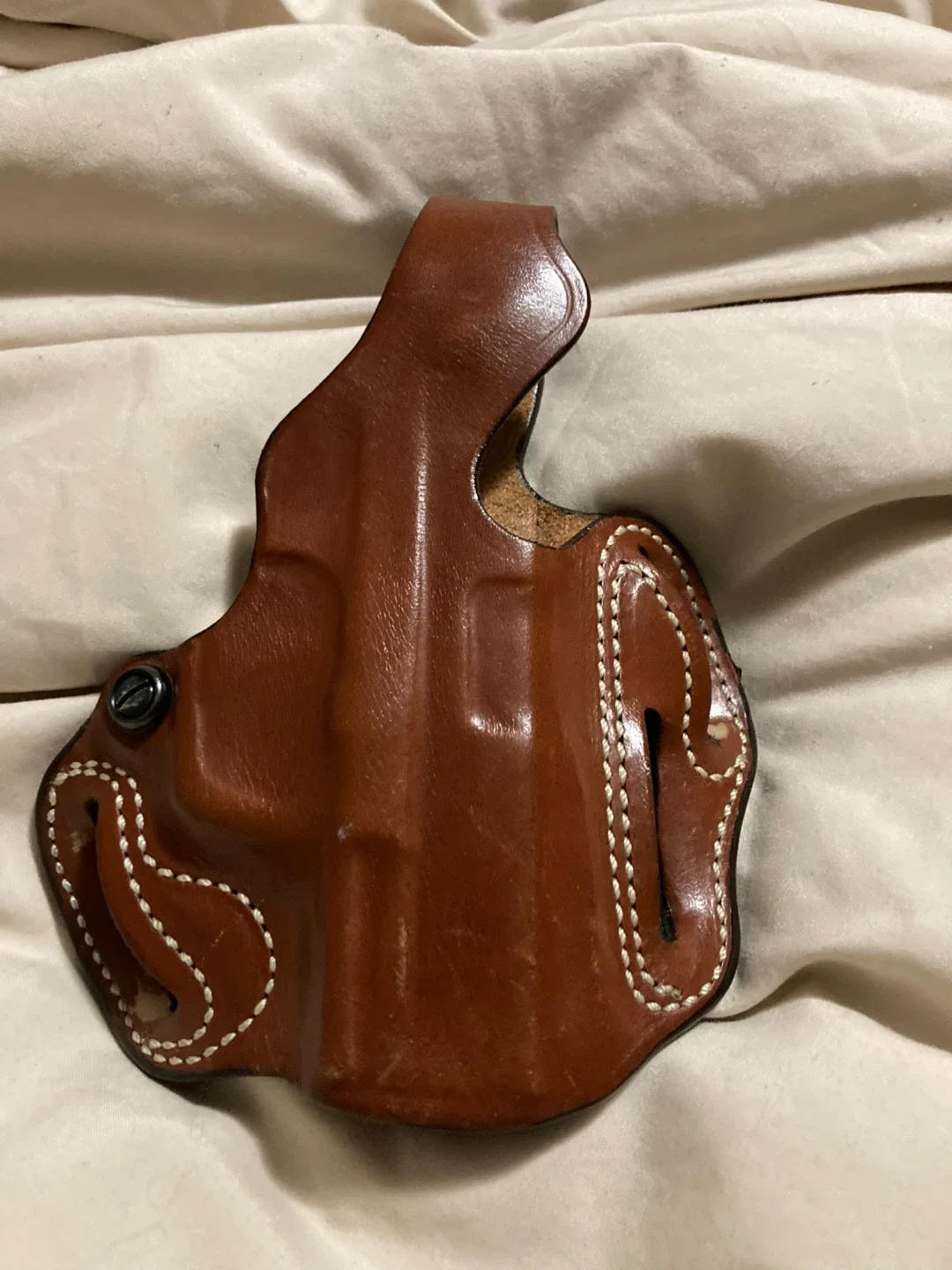 DeSantis 001 P1 Leather Holster image indicator(3)