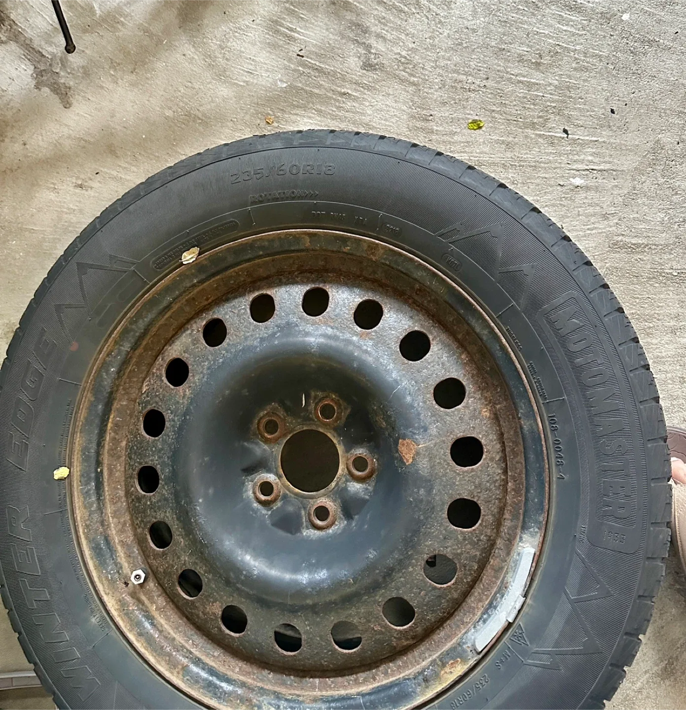 Motomaster Winter Edge Tires 235/60R18