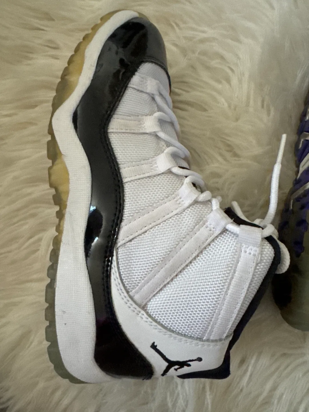 Air Jordan 11 Retro Concord image indicator(2)