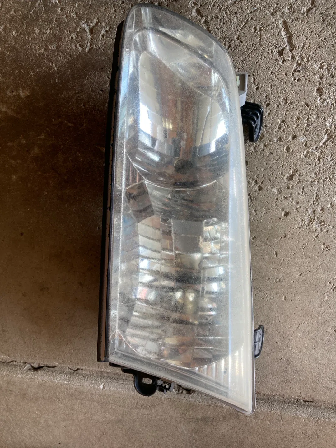 Headlight left side from 2000 Camry in working condition