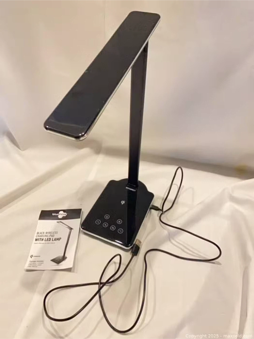 Bluehive Black Wireless Charging Pad with LED Lamp