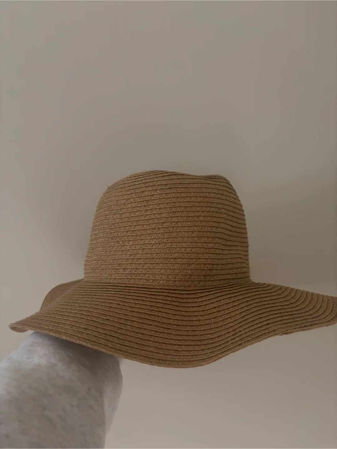 Aritzia Talula hats! Size M/L image indicator(2)