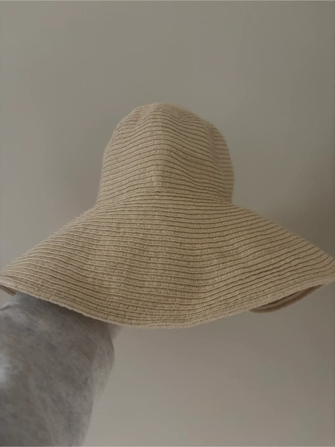 Aritzia Talula hats! Size M/L image indicator(4)