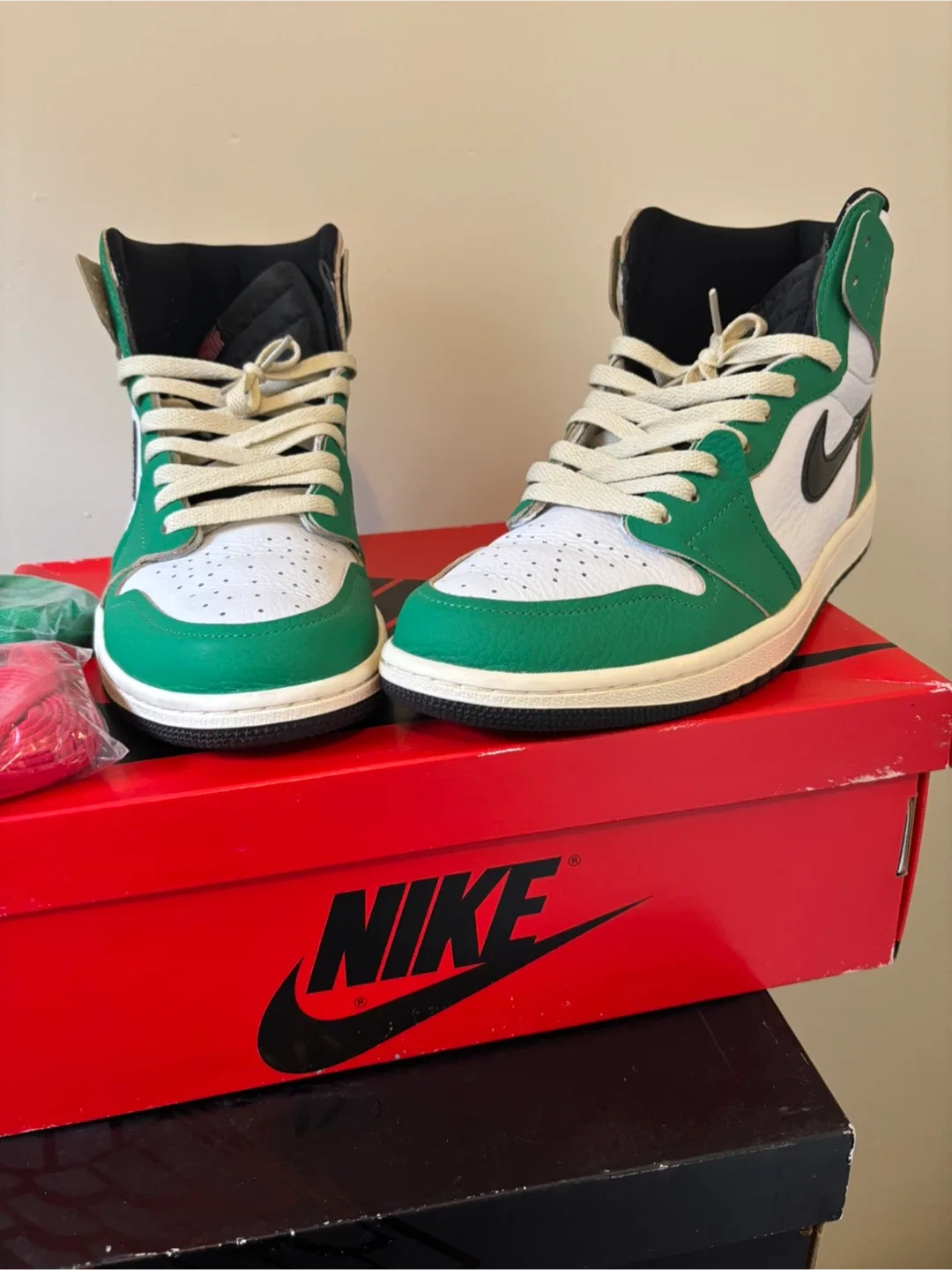 Nike Air Jordan 1 Retro High Lucky Green image indicator(6)