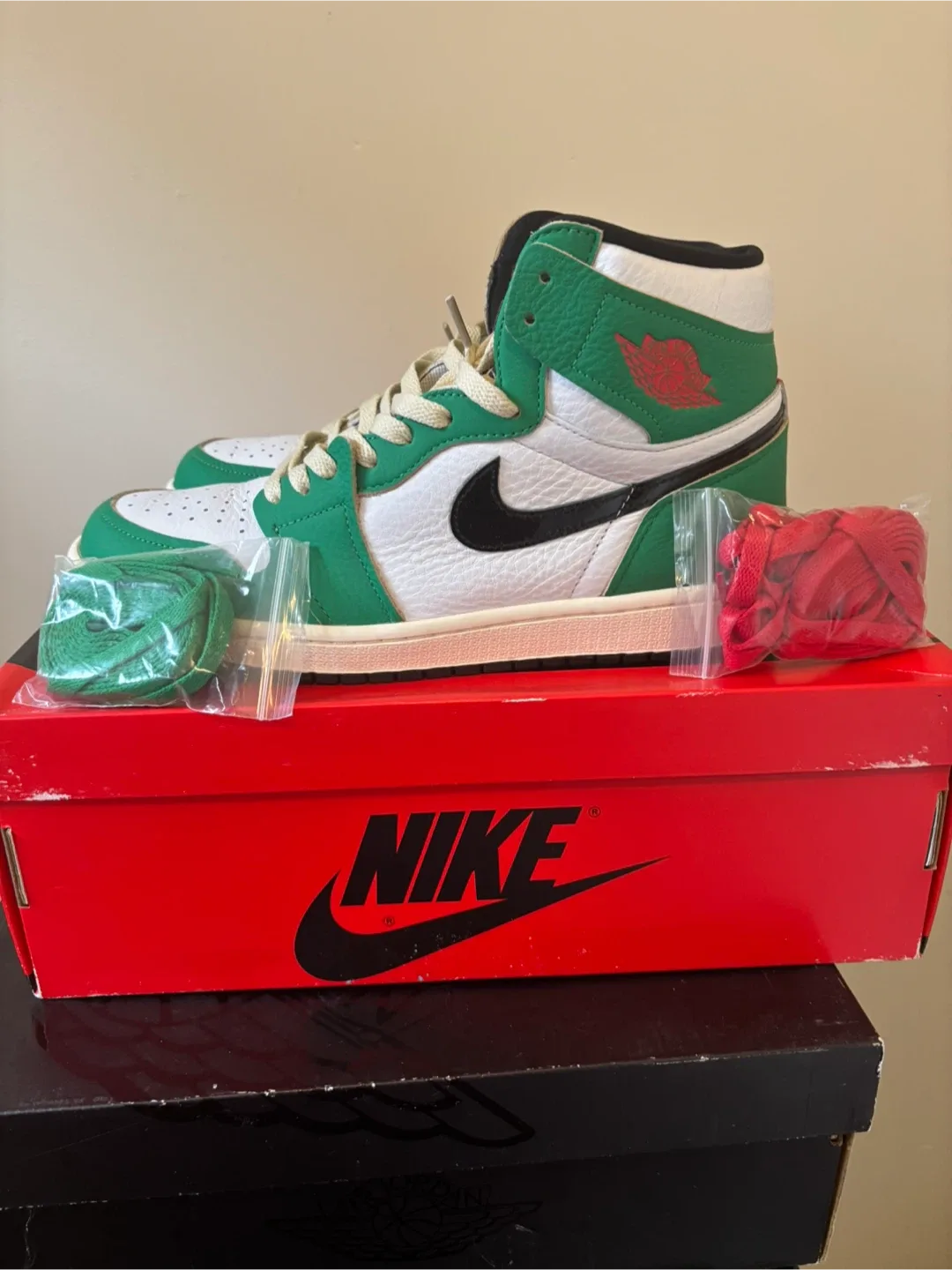 Nike Air Jordan 1 Retro High Lucky Green image indicator(2)