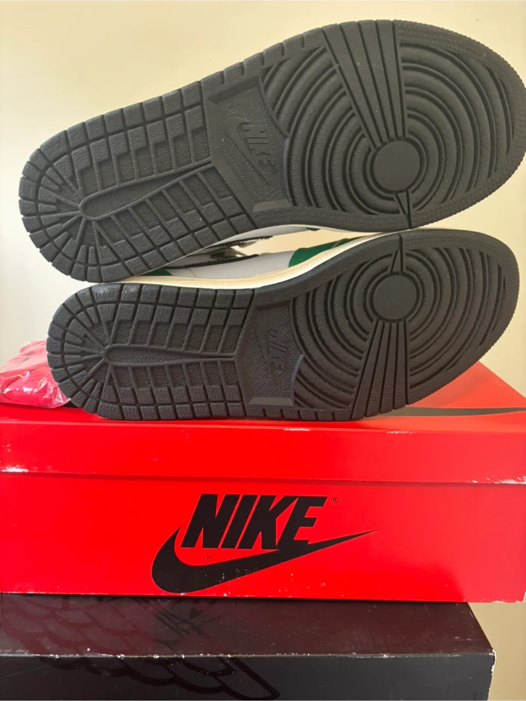 Nike Air Jordan 1 Retro High Lucky Green image indicator(5)