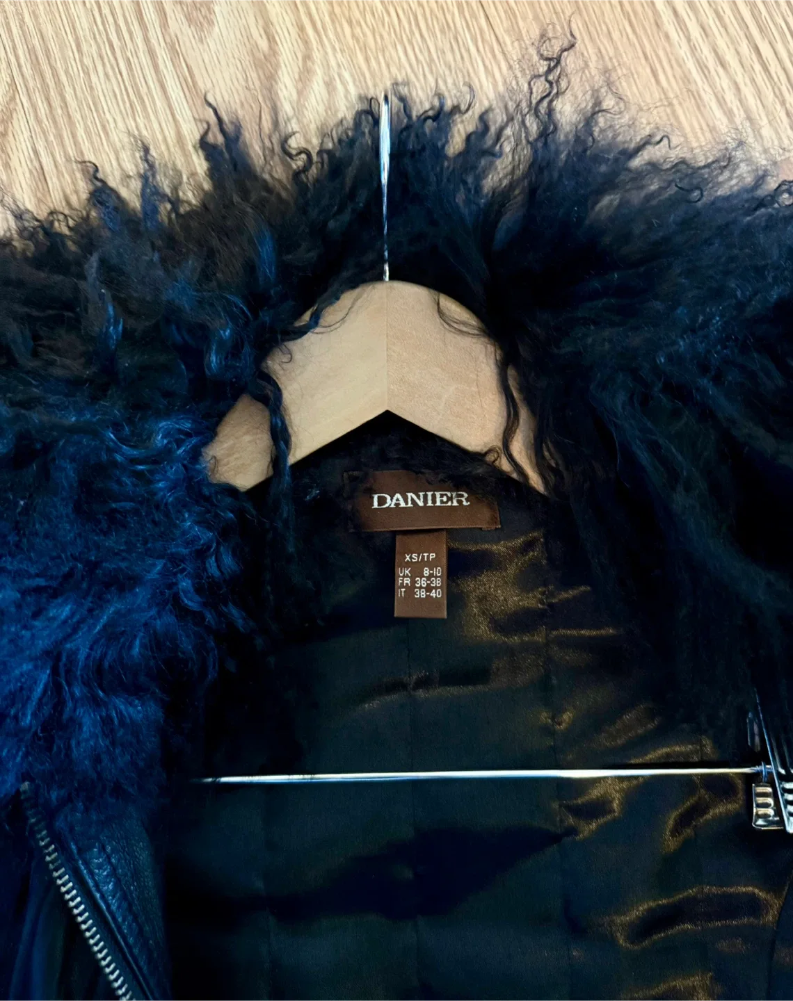 Danier Black Leather Jacket XS/TP image indicator(4)