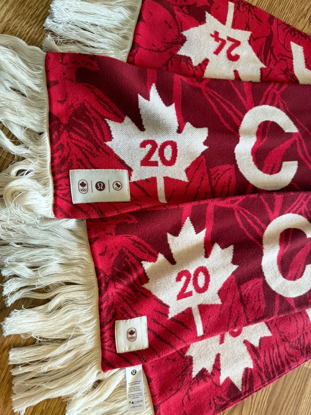 Lululemon Canada Olympic Scarf - Red & White image indicator(2)