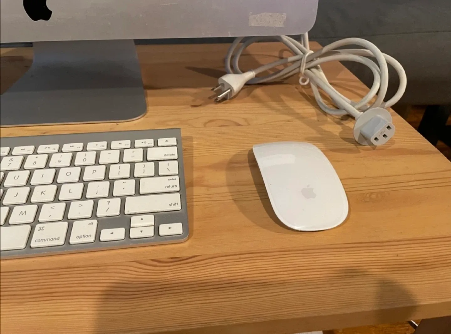 iMac 27-inch with Retina 5K Display image indicator(4)