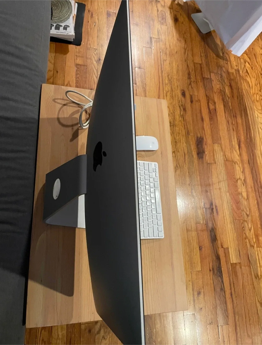 iMac 27-inch with Retina 5K Display image indicator(3)