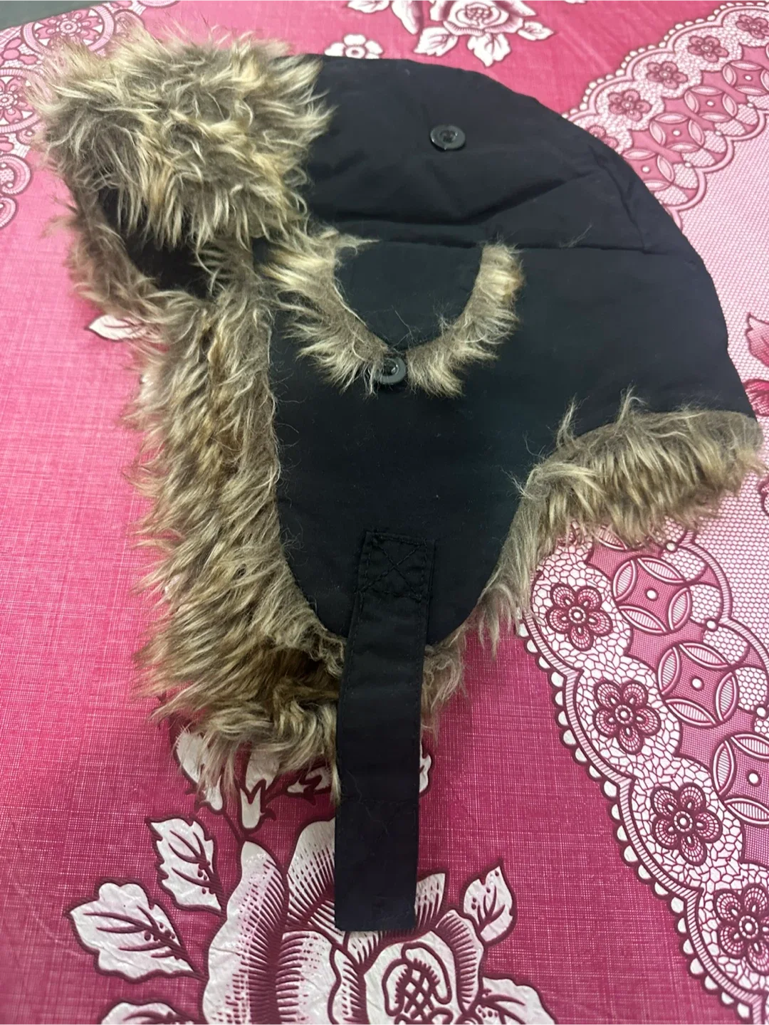 GAP Trapper Hat and free red winter hat image indicator(2)