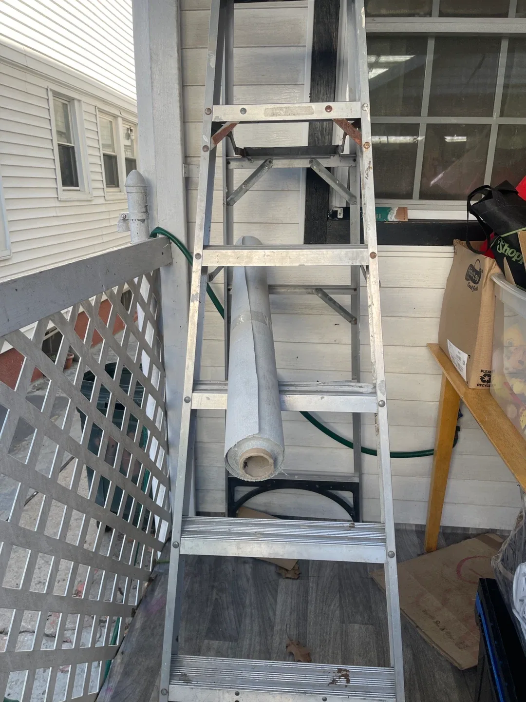 Aluminum ladder