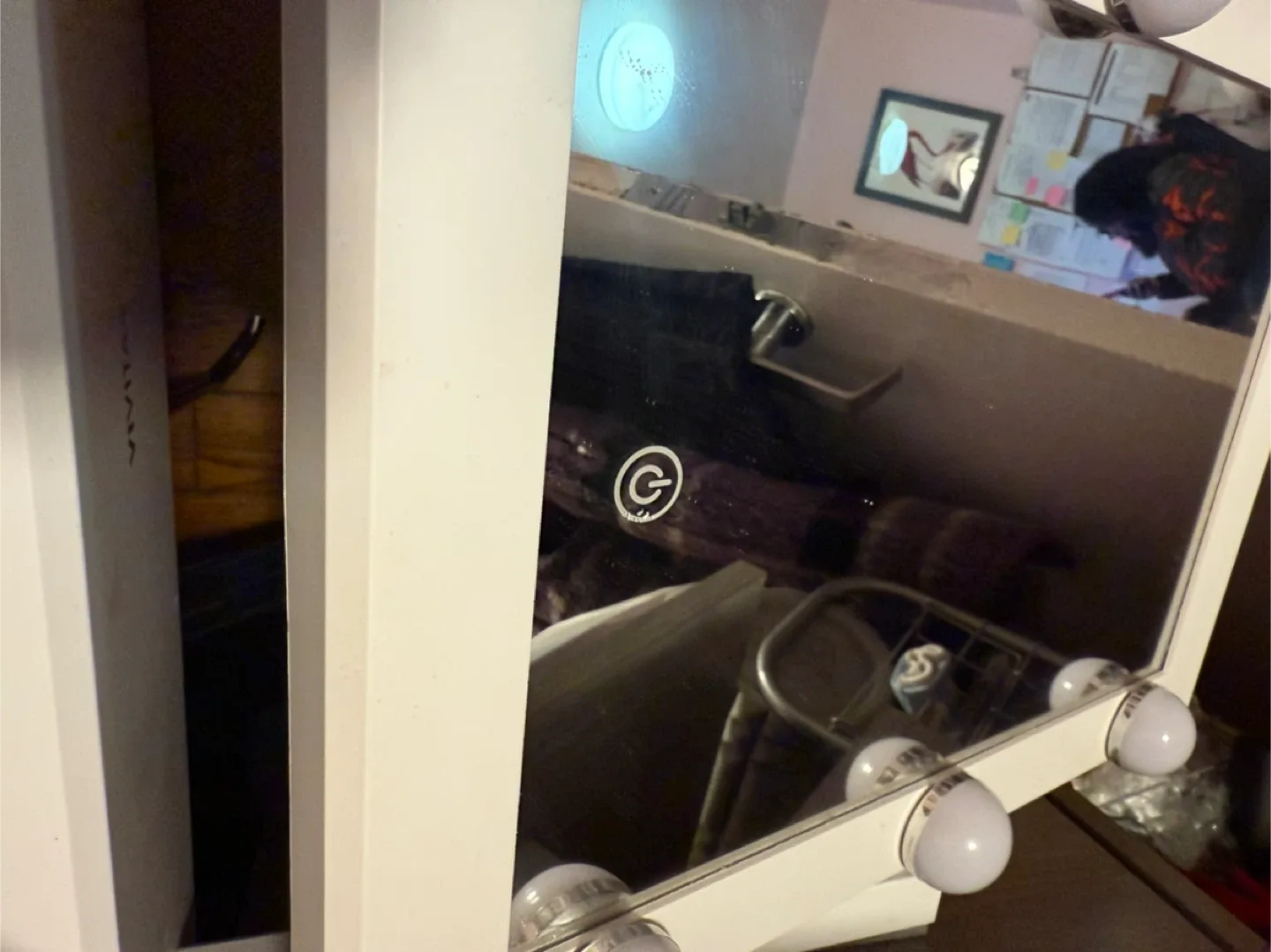 Vivitar Hollywood LED Lighted Vanity Mirror image indicator(2)