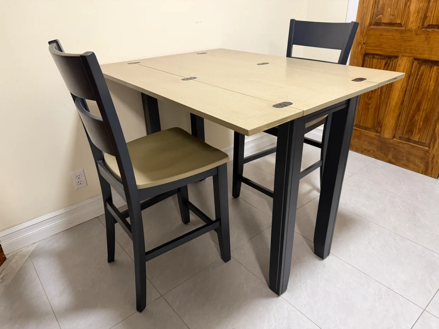 Drop Leaf Dining Table with 2 Chairs
