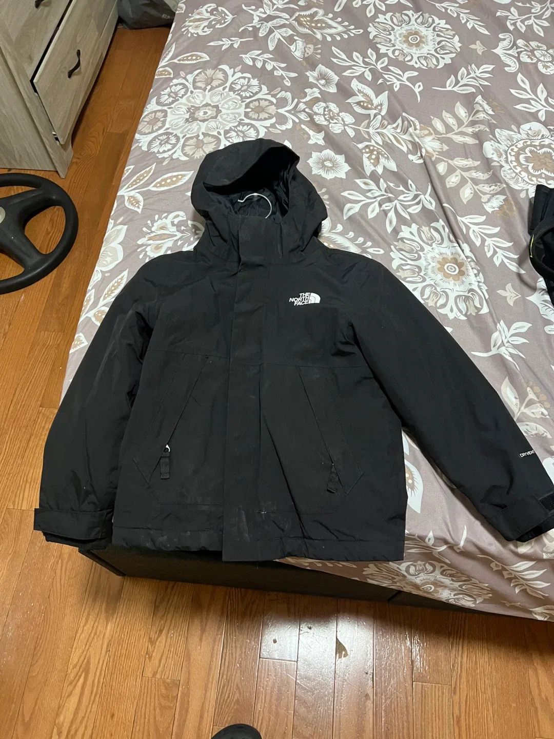 The North Face Kids' Jacket - Black image indicator(2)
