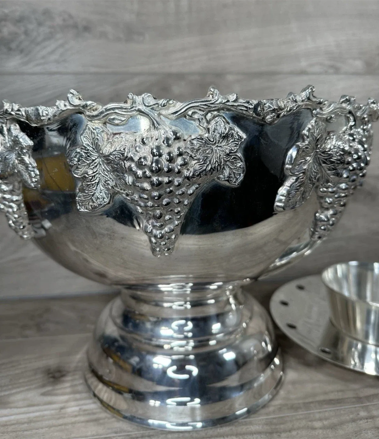 Silver-Plated Beverage Cooler Set image indicator(4)