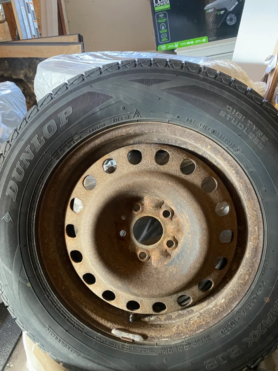 Used Dunlop Winter Maxx SJ8 235/65R17 Tires (4)