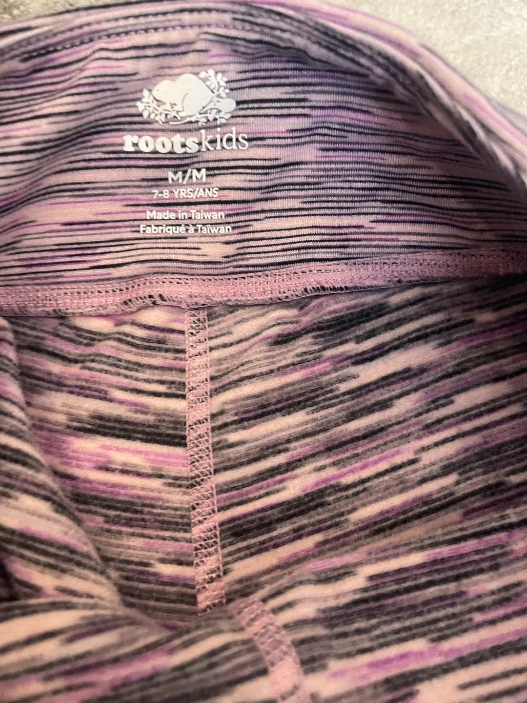 Size 7/8 Roots cozy leggings with pockets -Excellent condition image indicator(3)