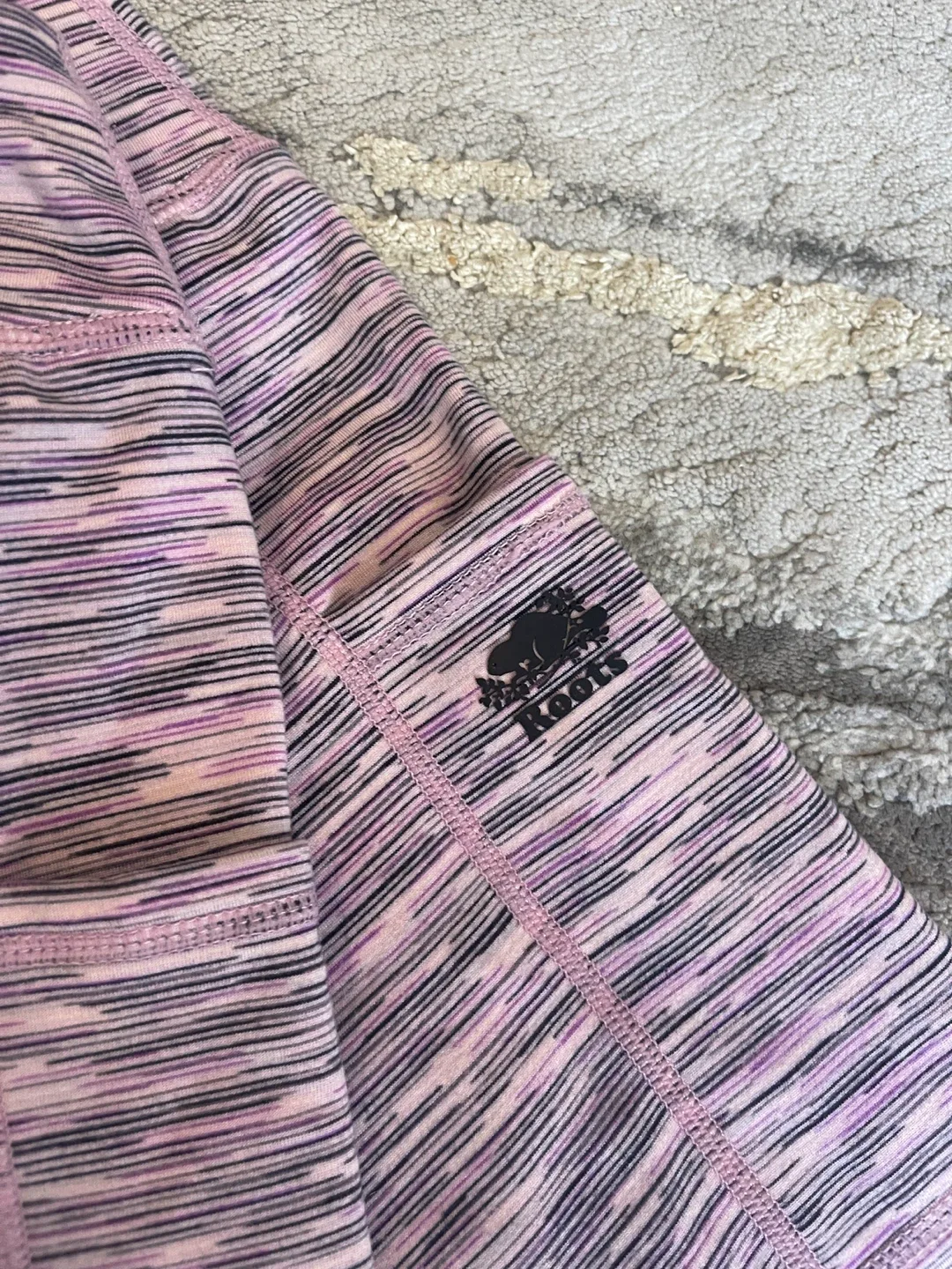 Size 7/8 Roots cozy leggings with pockets -Excellent condition image indicator(4)