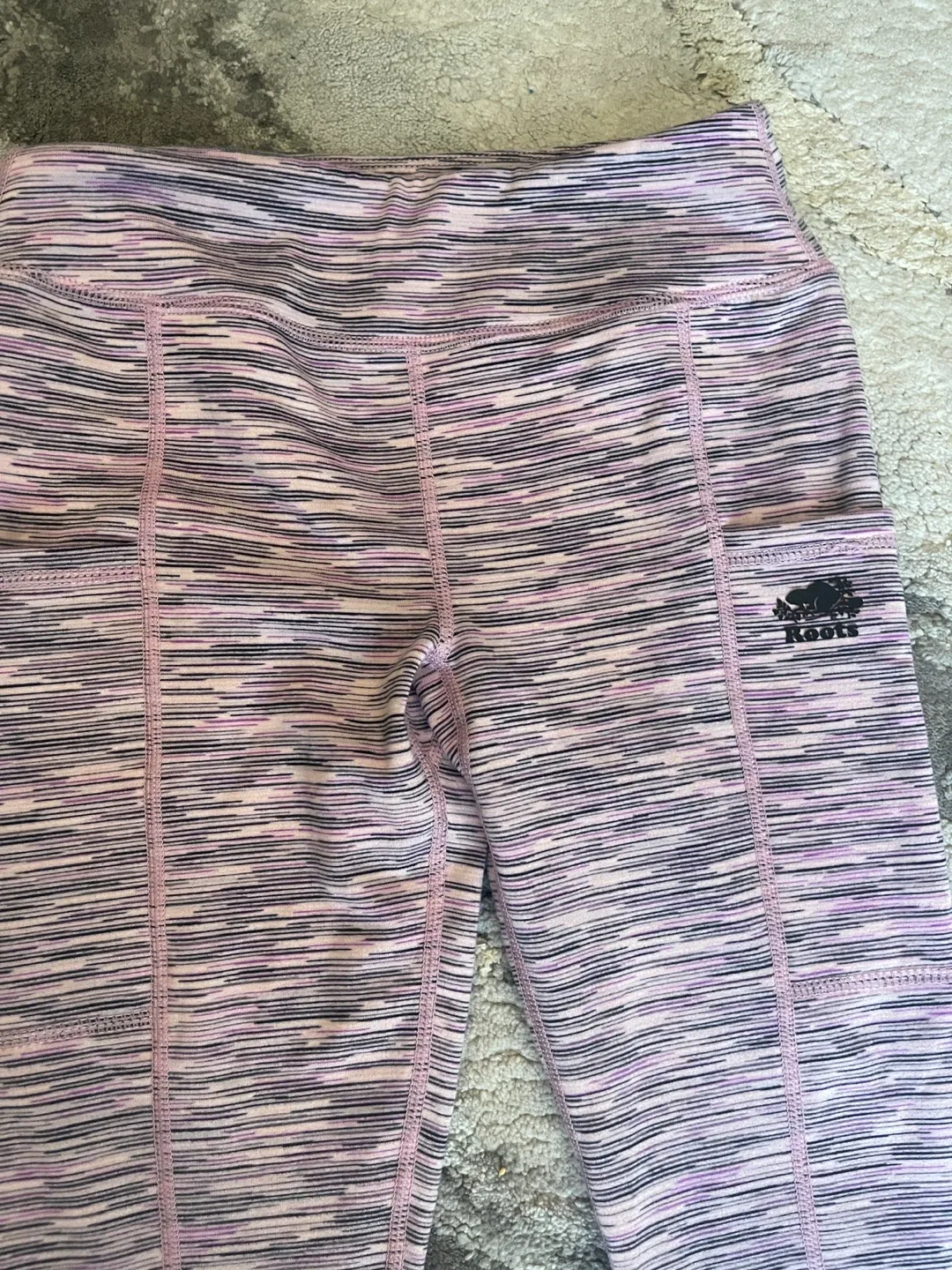 Size 7/8 Roots cozy leggings with pockets -Excellent condition image indicator(2)