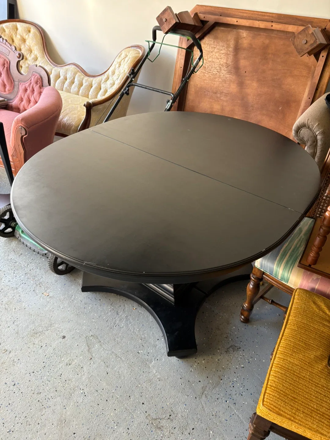 Round Black Extendable Dining Table image indicator(2)