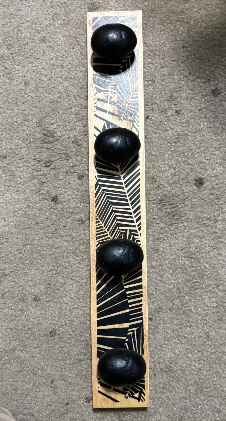 Decorative Wooden Wall Hook Rack - New in Box! image indicator(4)