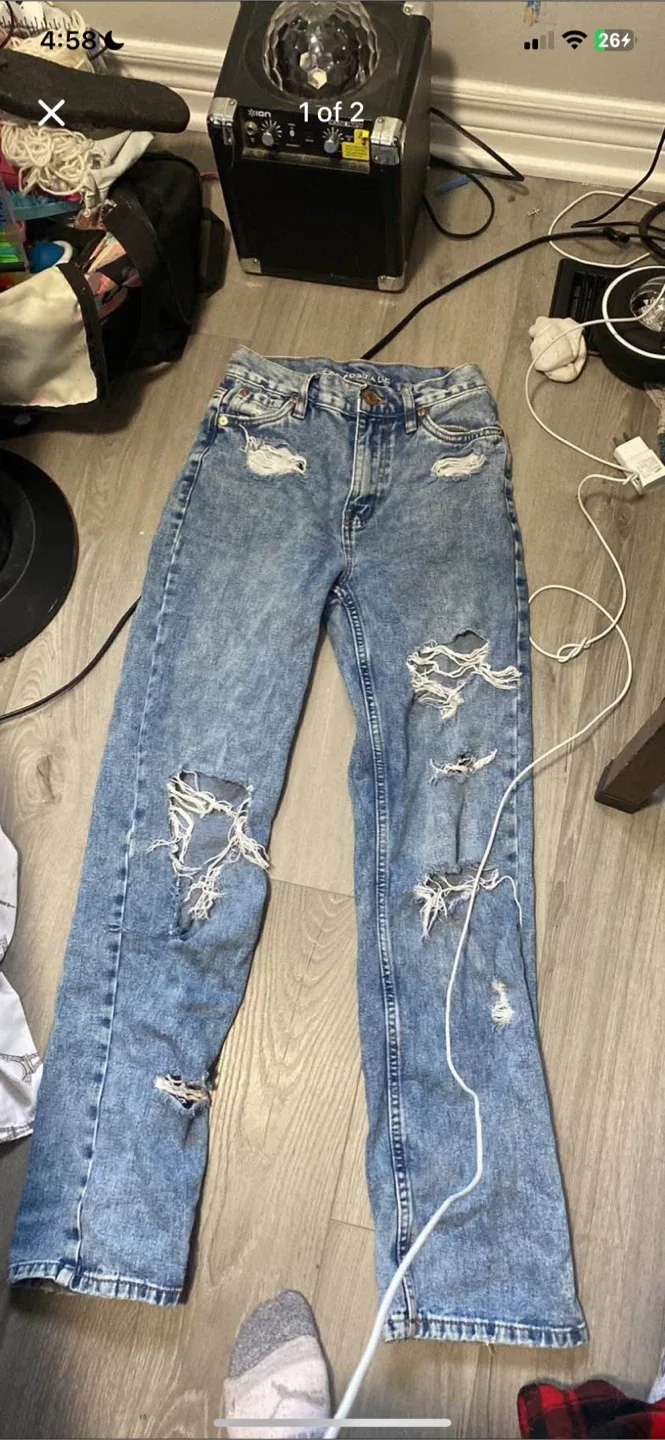 American Eagle Distressed ripped Jeans