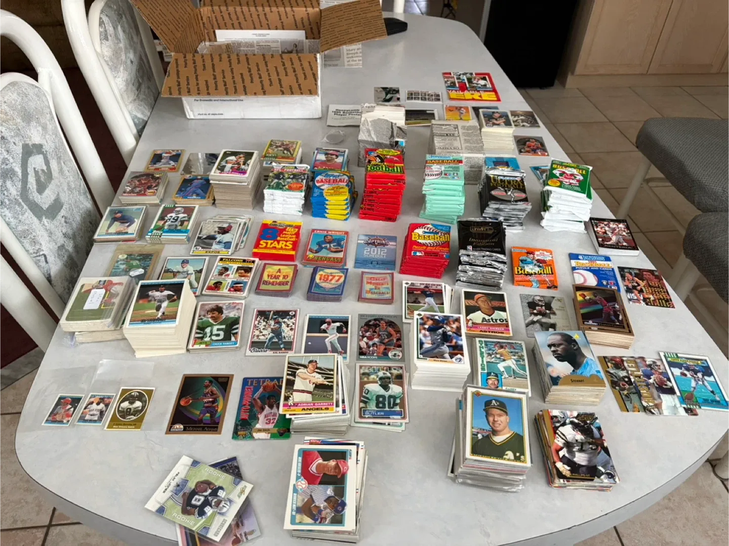 Vintage Baseball & Football Trading Cards Lot image indicator(4)
