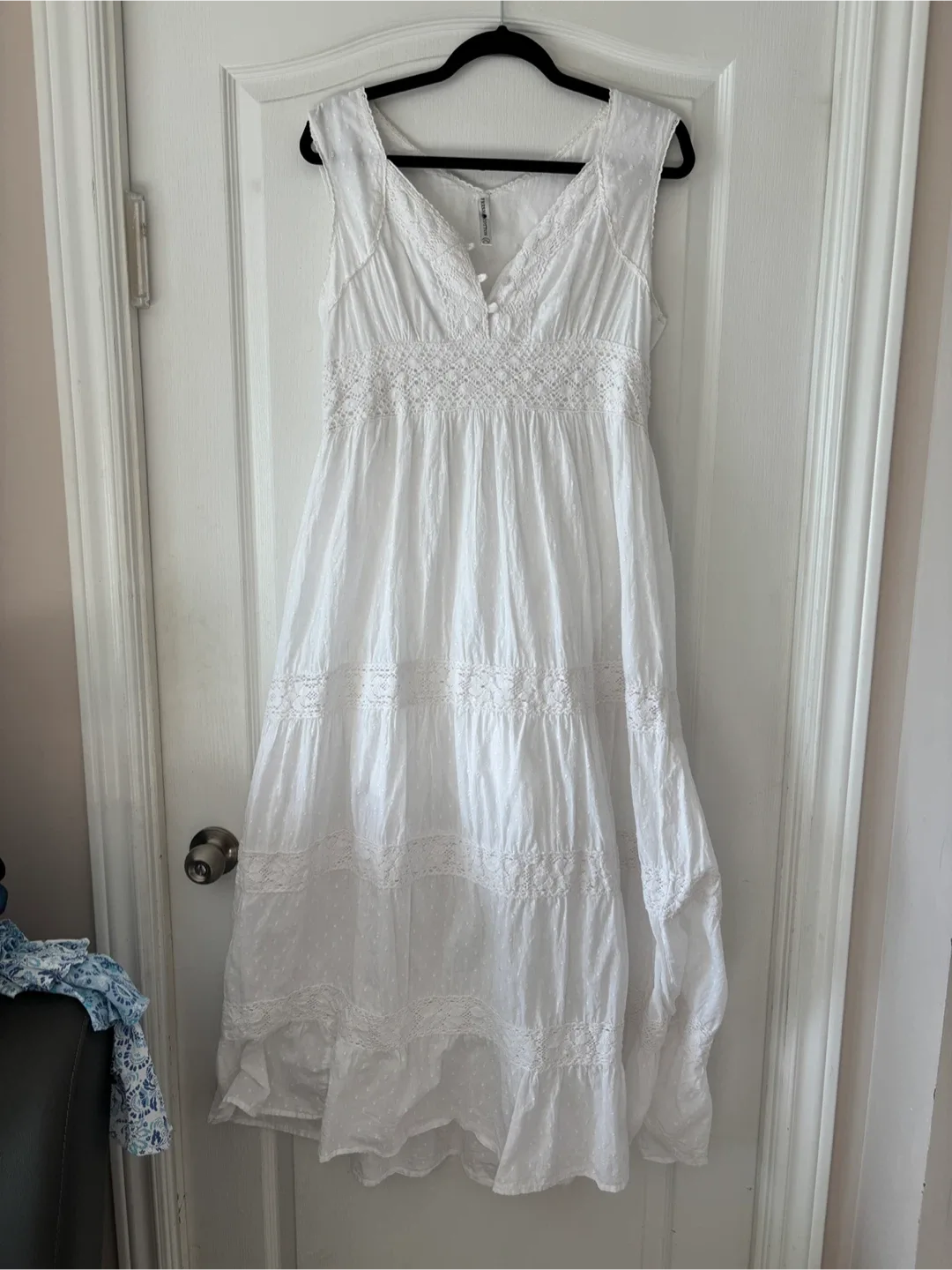 Assorted Women's Dresses & Jeans image indicator(4)