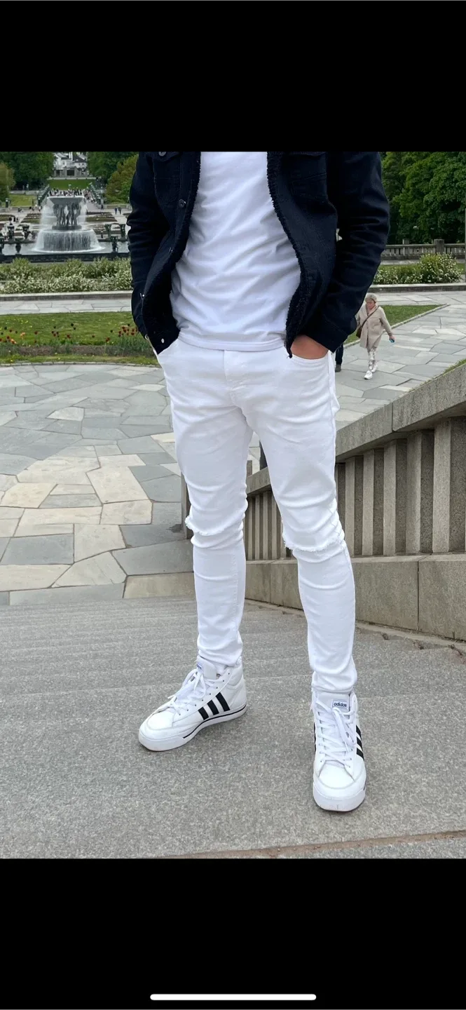 Bershka Denim White Jeans - Size 32 ! image indicator(2)