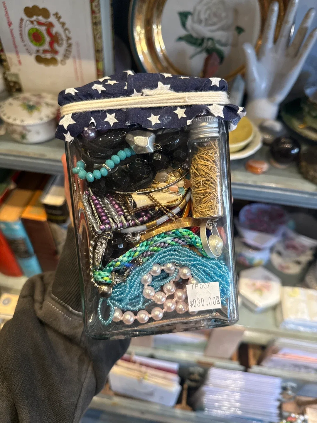 Mystery jewellery jar image indicator(2)