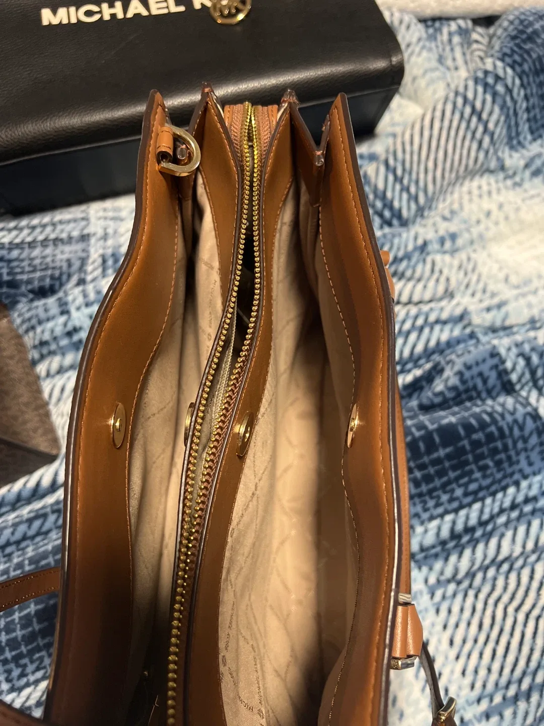 Michael Kors Hope Large Satchel with wallet- Brown image indicator(4)