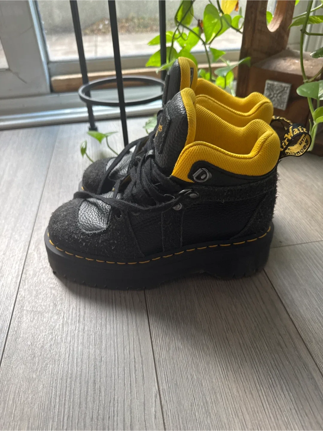 Dr. Martens Zuma Viker Platform Boots - US 6 image indicator(2)