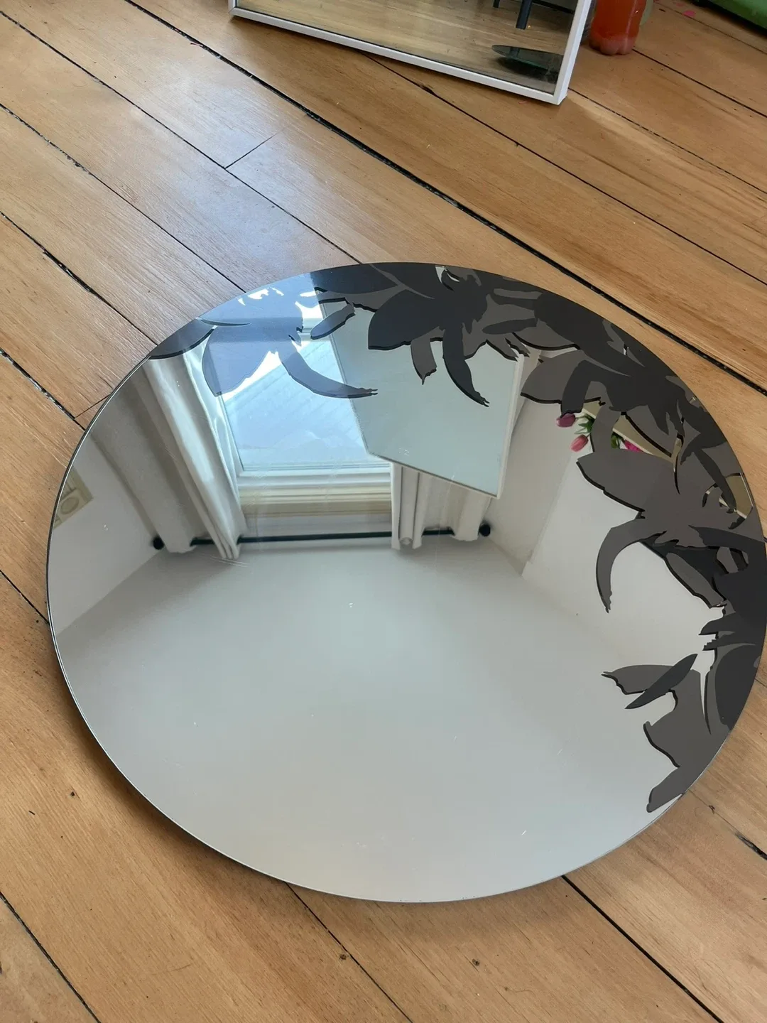 Round Decorative Wall Mirror image indicator(2)
