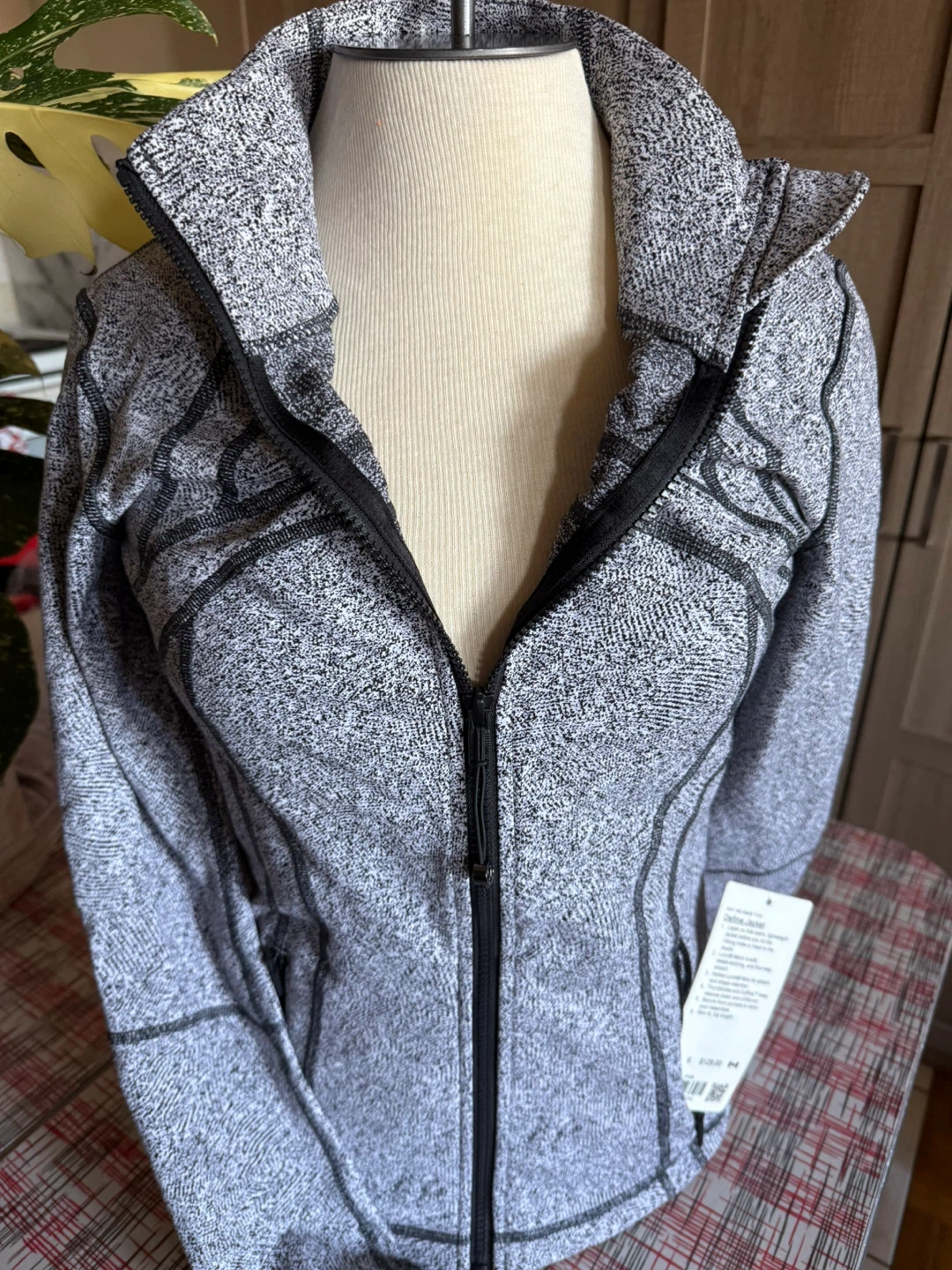 Lululemon Define Jacket Size 6 - photo 3