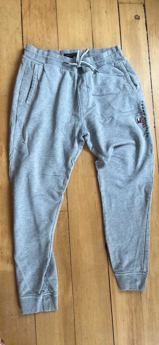 Tommy Hilfiger Grey Sweatpants - Size L