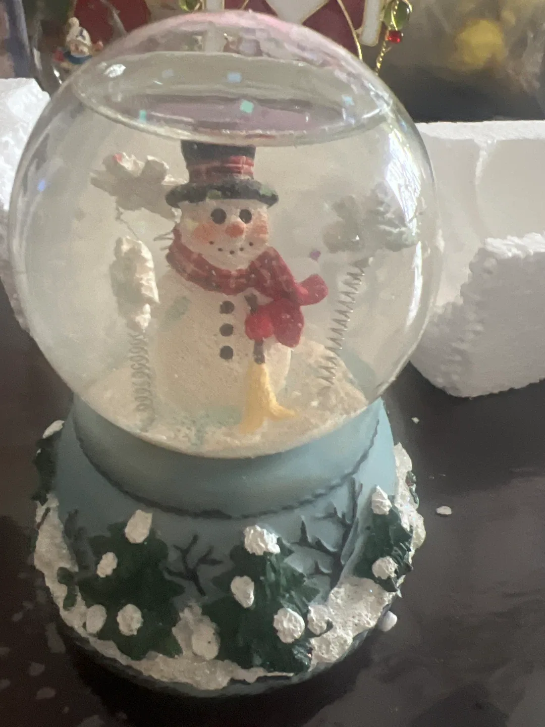 Musical Waterball Snowman - Let It Snow image indicator(2)
