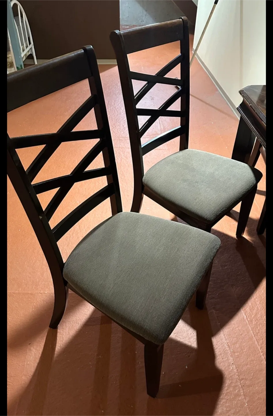 Dining Table with 6 Chairs, Leduc area image indicator(3)