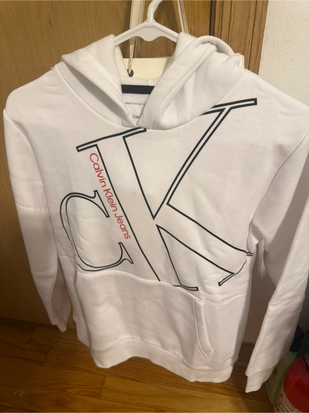 Calvin Klein Jeans Black T-Shirt & White Hoodie/Sweatpants Set - photo 2