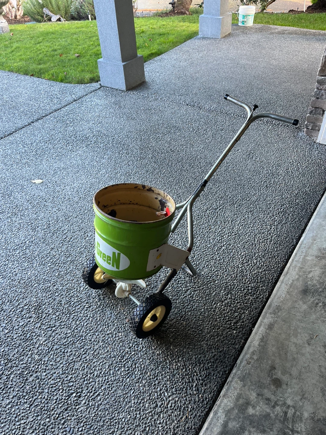 Green Lawn Spreader