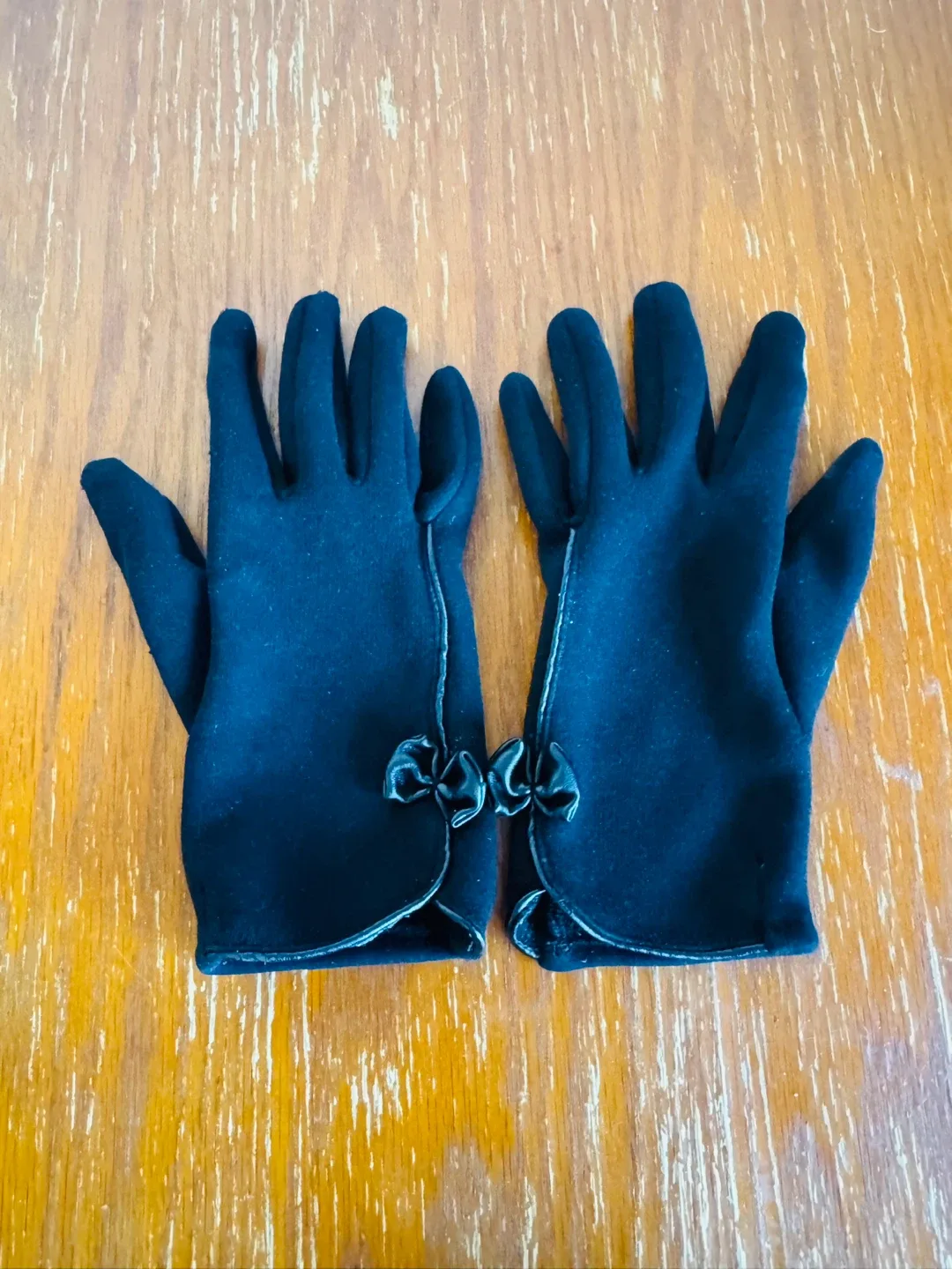 Black Gloves with Bow Detail