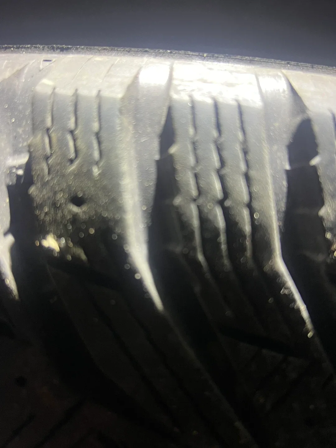 Kumho Wintercraft Ice 205/55R16 91T Tire image indicator(4)